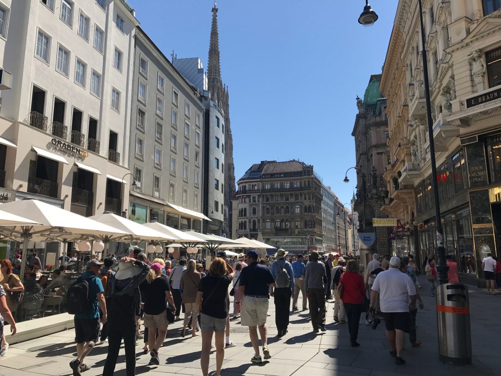 Michaelerplatz é uma região boa para restaurantes e compras em Viena - Foto: Gleison Salin/Cerveja e Gastronomia