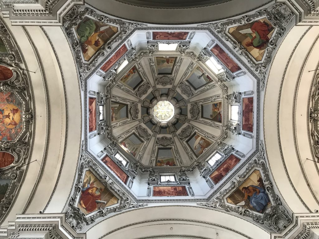 Detalhes do teto da Catedral de Salzburg - Foto: Gleison Salin/Cerveja e Gastronomia