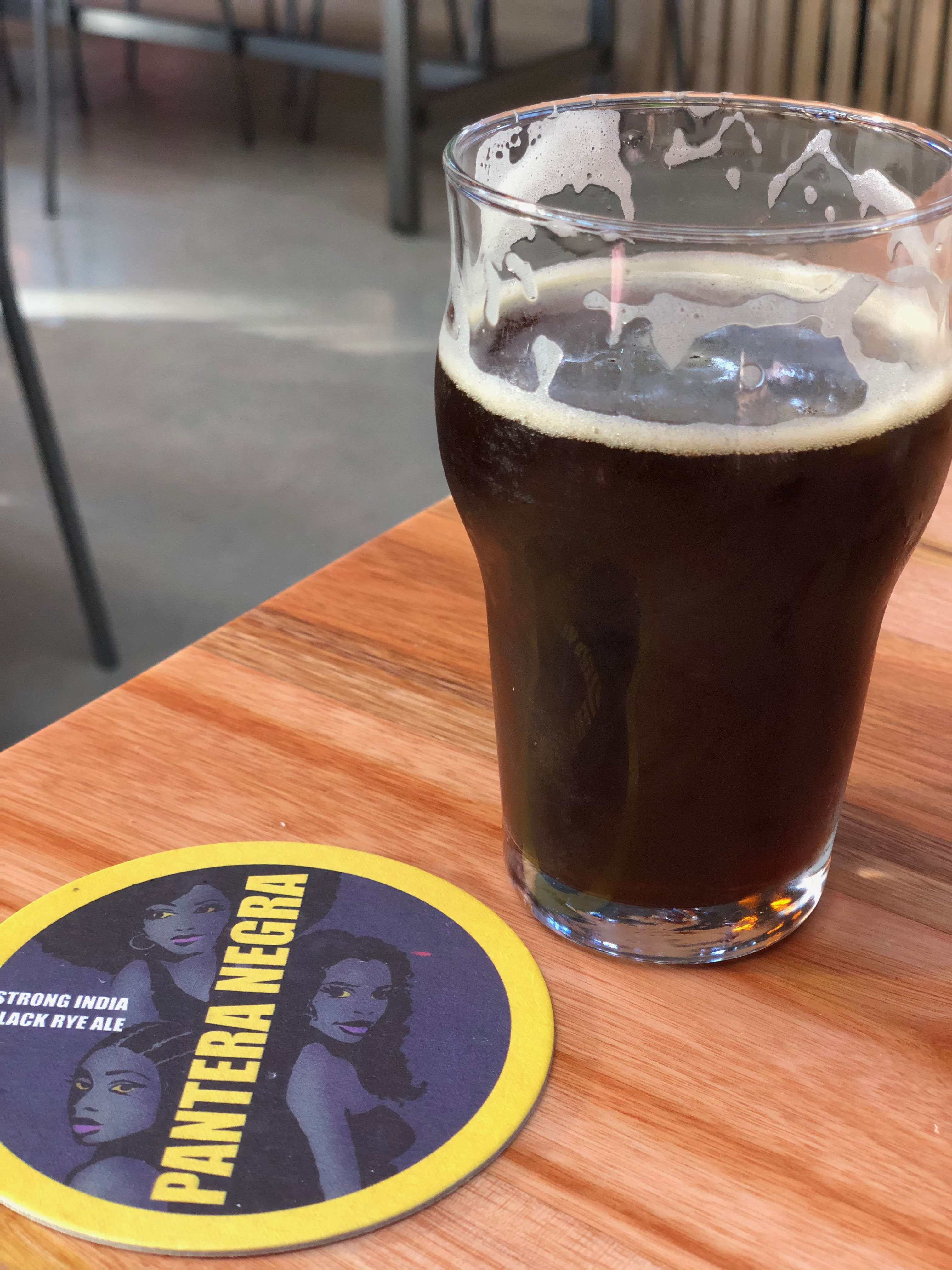 Pantera Negra é uma cerveja feita com centeio e produzida pela Cervejaria Trinca - Foto: Gleison Barreto Salin/Cerveja e Gastronomia