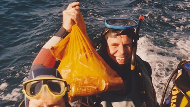 Foto do mergulhador Jim Anderson, quando ele participava do clube de mergulho de Geelong, na Austrália - Foto: Arquivo Pessoal/Jim Anderson