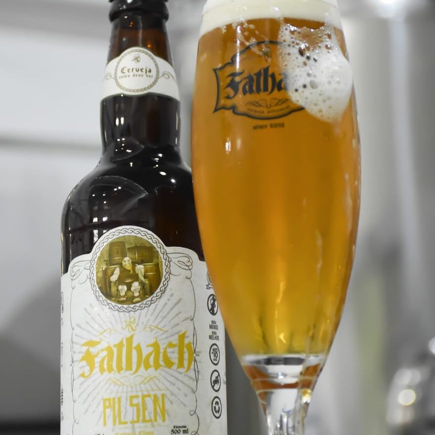 Pilsen é uma cerveja leve e refrescante para o verão. Essa é produzida pela Cervejaria Fathach, de Juiz de Fora, Minas Gerais - Foto: Reprodução/Instagram Cervejaria Fathach