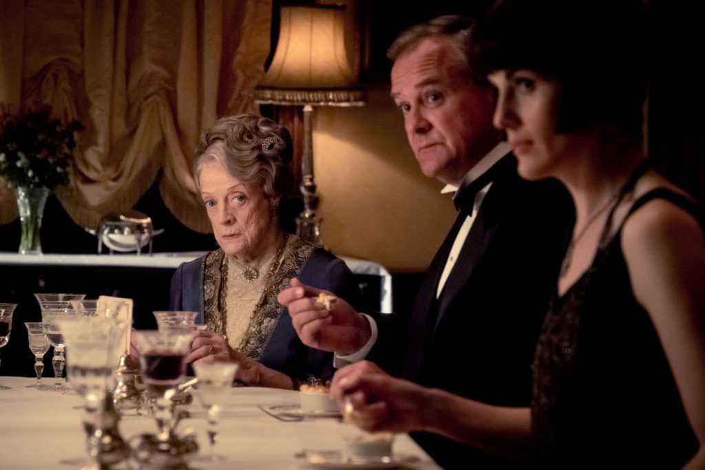 Maggie Smith como a avó Violet é a personagem que mais rouba a cena no filme Downton Abbey - Foto: Universal Pictures France