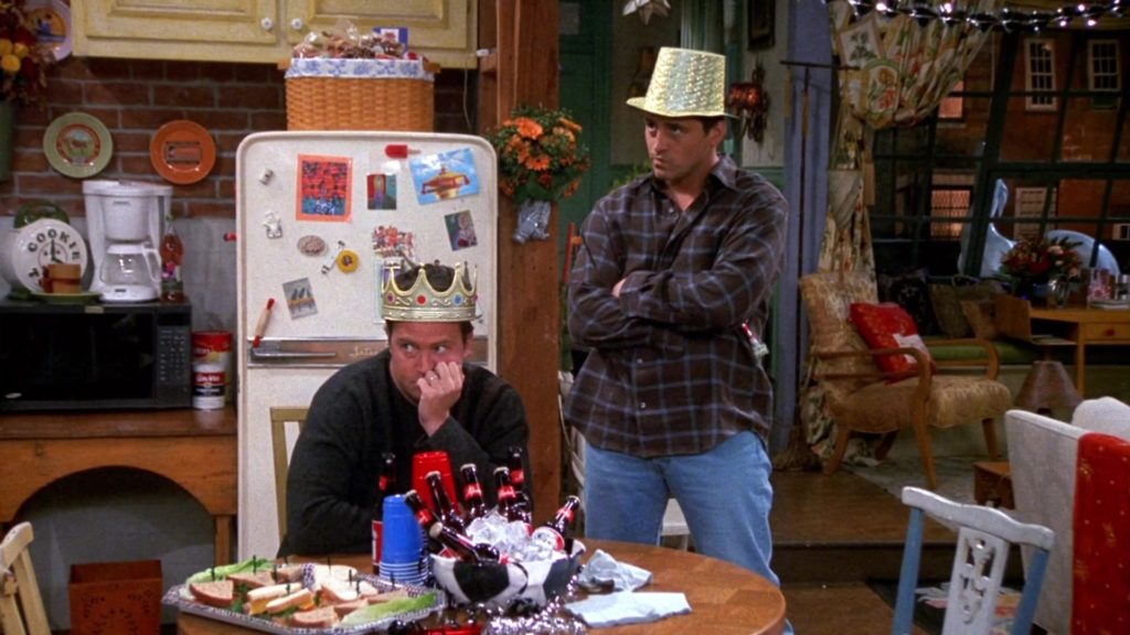 Budweiser em uma festa do episódio 8 da 8ª temporada - Foto: Reprodução/Friends/NBC Universal