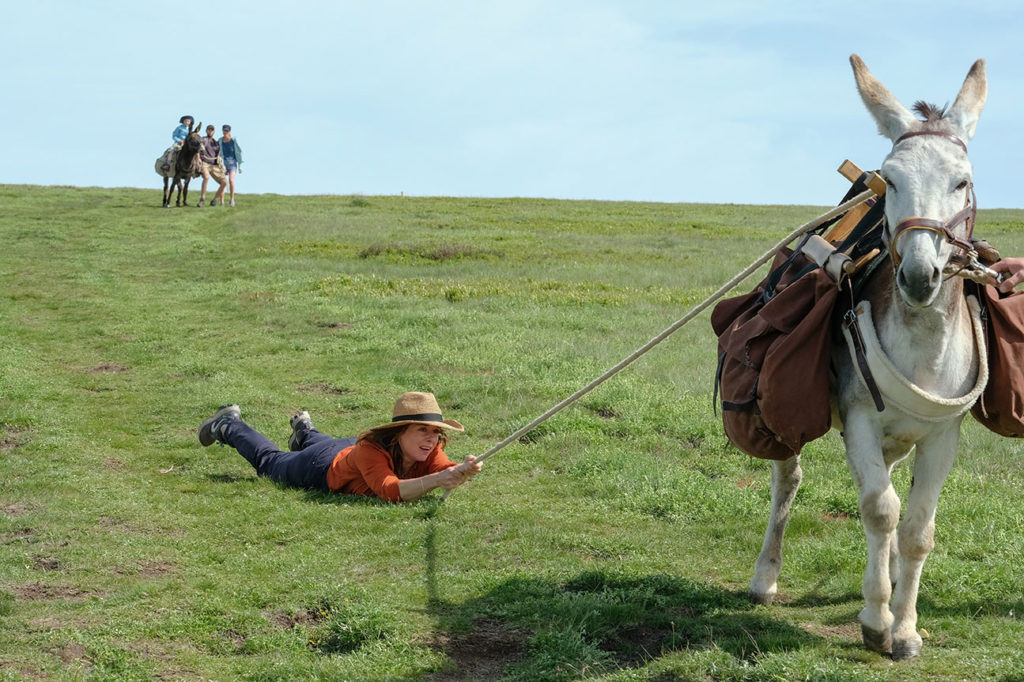 A relação da protagonista com o burro é um dos pontos altos do filme - Foto: Julien Panié/Califórnia Filmes