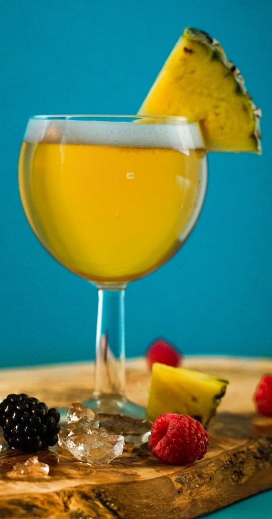 Catharina Sour é uma cerveja ácida com adição de frutas - Foto: Alex Azabache/Pexels